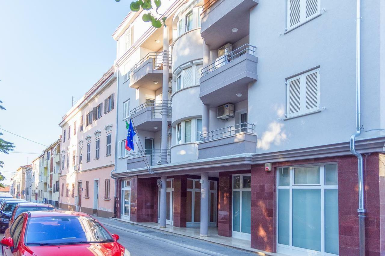 Apartament Sunny Corner In City Center With Free Parking Pula Zewnętrze zdjęcie